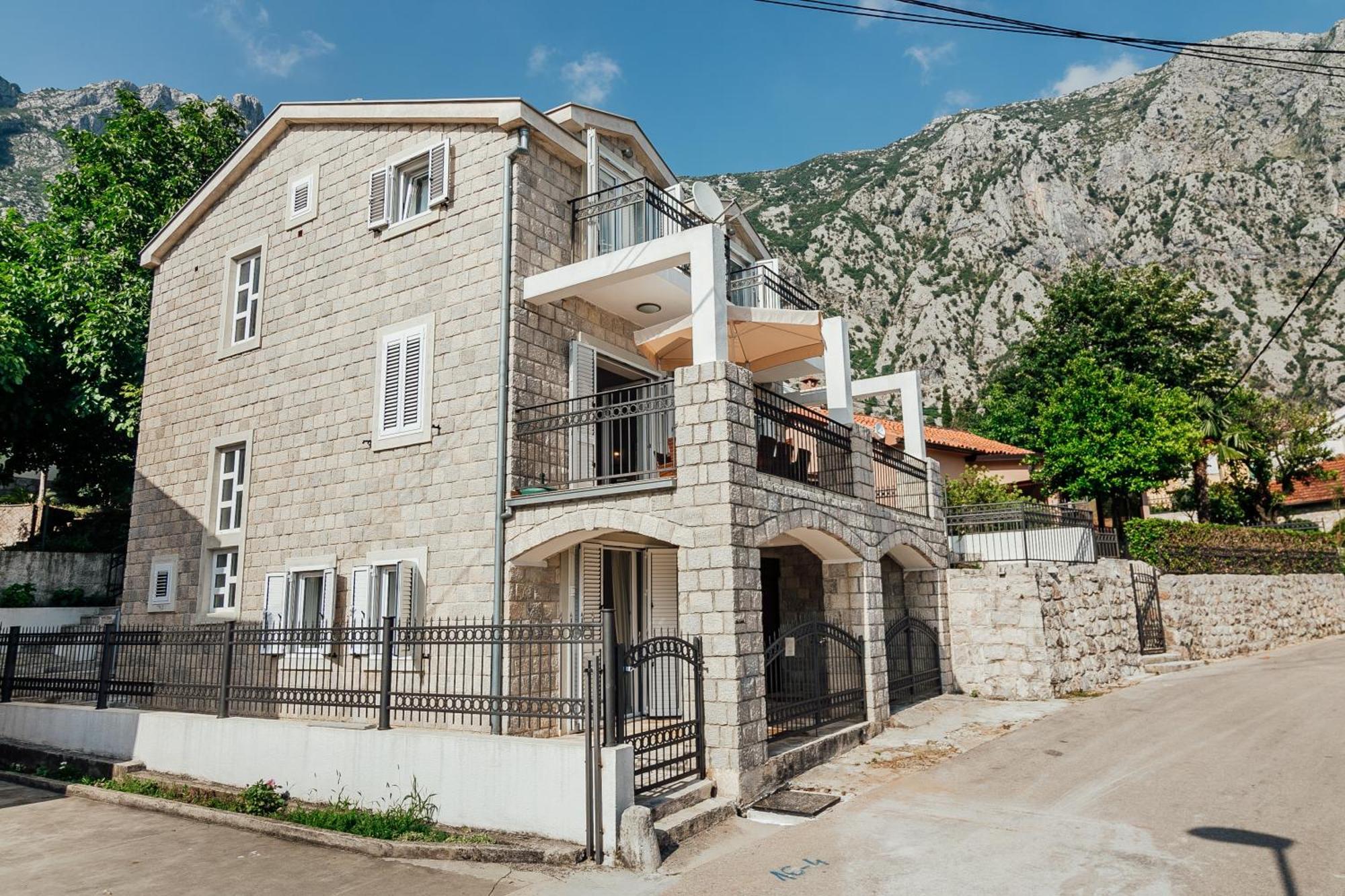 Holiday Home Amanda Hollick Kotor Exteriör bild