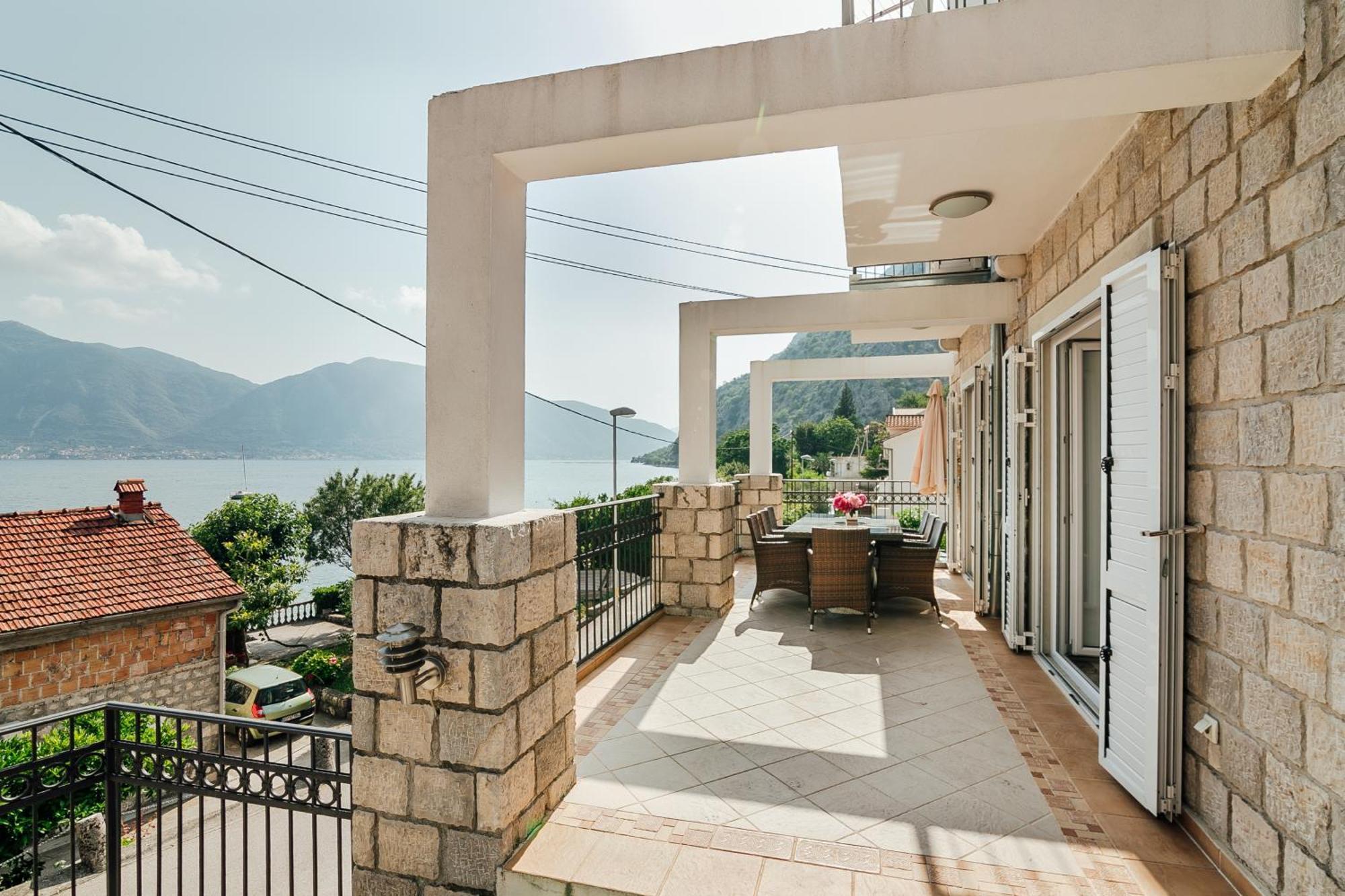 Holiday Home Amanda Hollick Kotor Exteriör bild